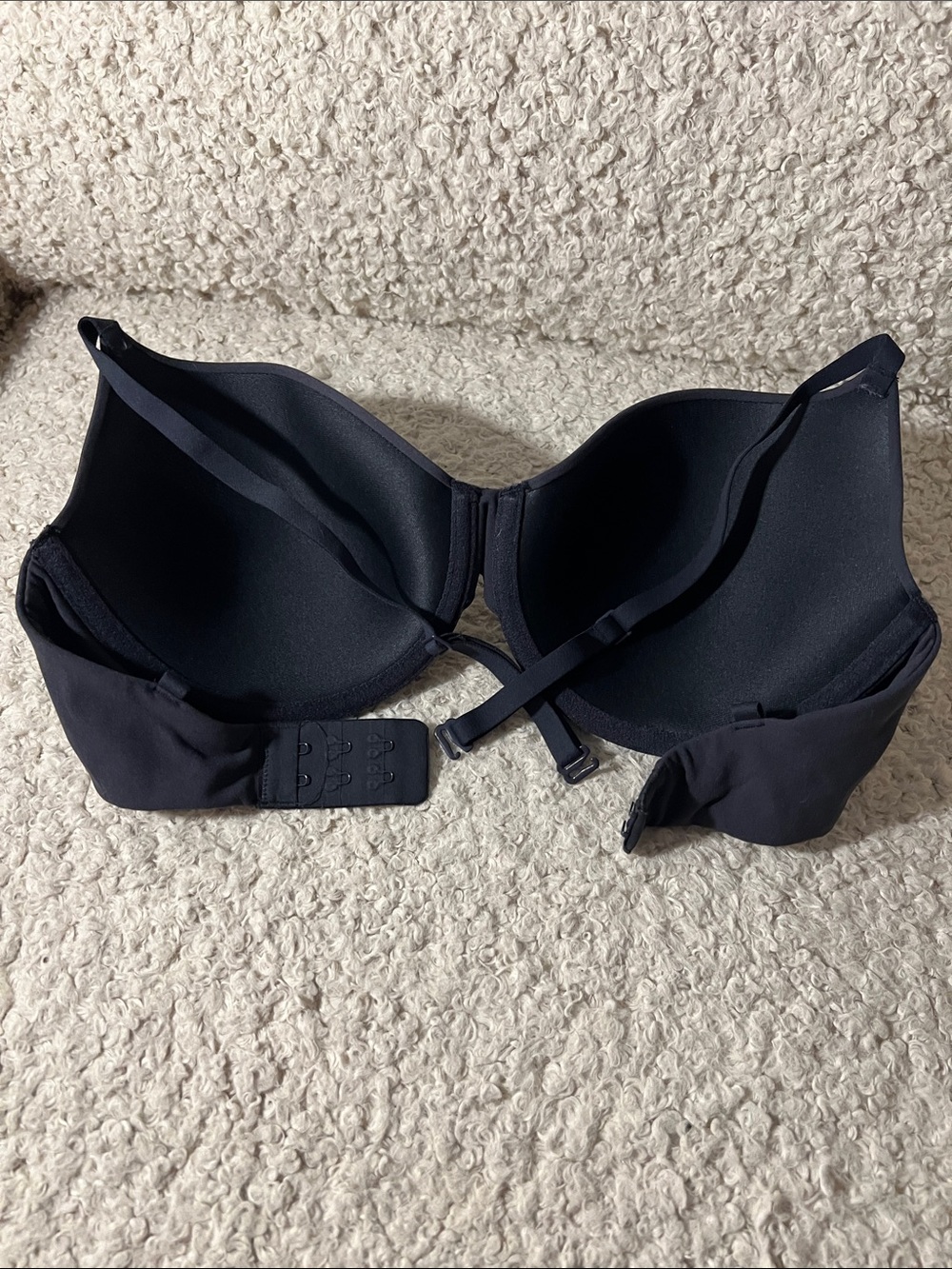 SKIMS Fits Everybody T-Shirt Bra
In Black size 32DD - Picture 6 of 11